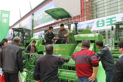 中聯(lián)重科攜全線農(nóng)機(jī)新品亮相2015全國春季會(huì)